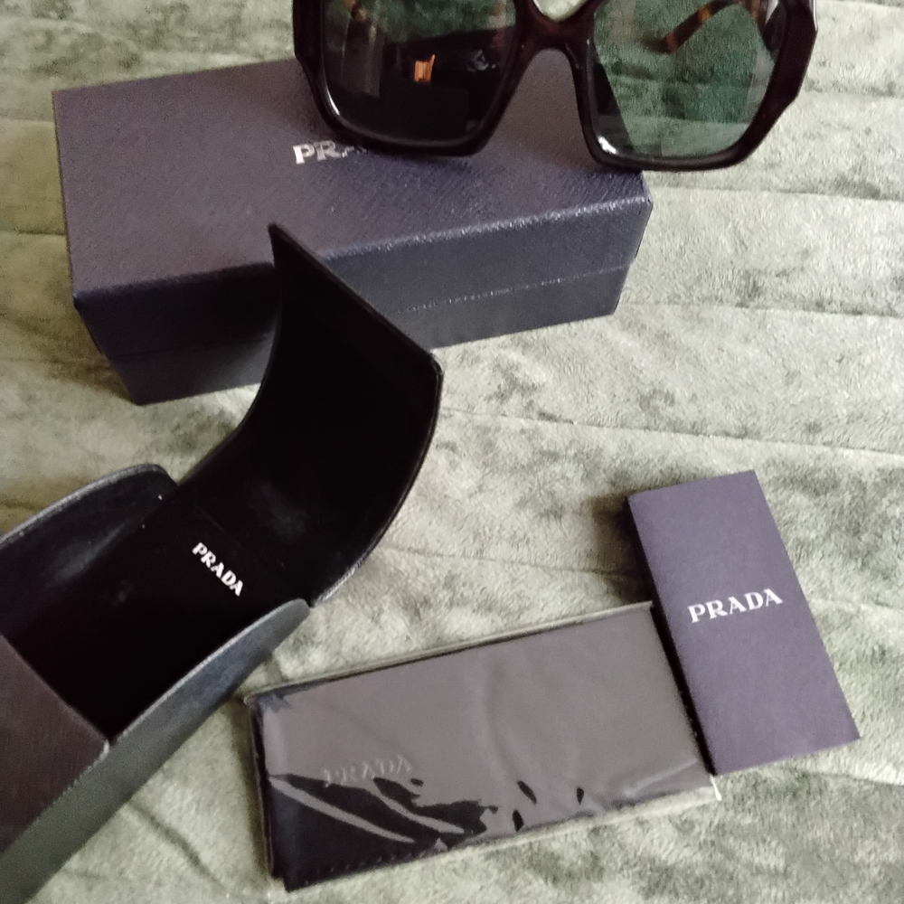 Prada Chic Black Women's Sunglasses